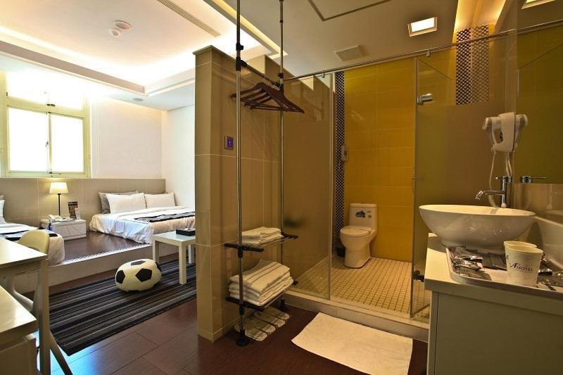 King Motel王者 桃園市旅館177號 Екстериор снимка
