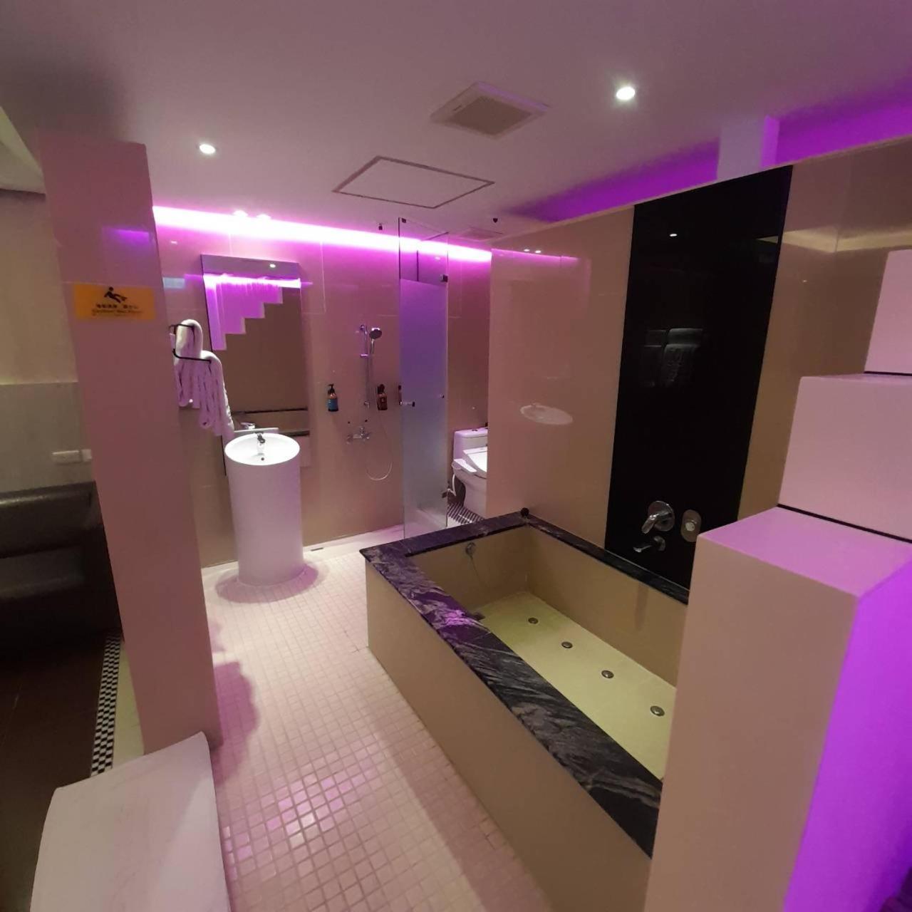 King Motel王者 桃園市旅館177號 Екстериор снимка