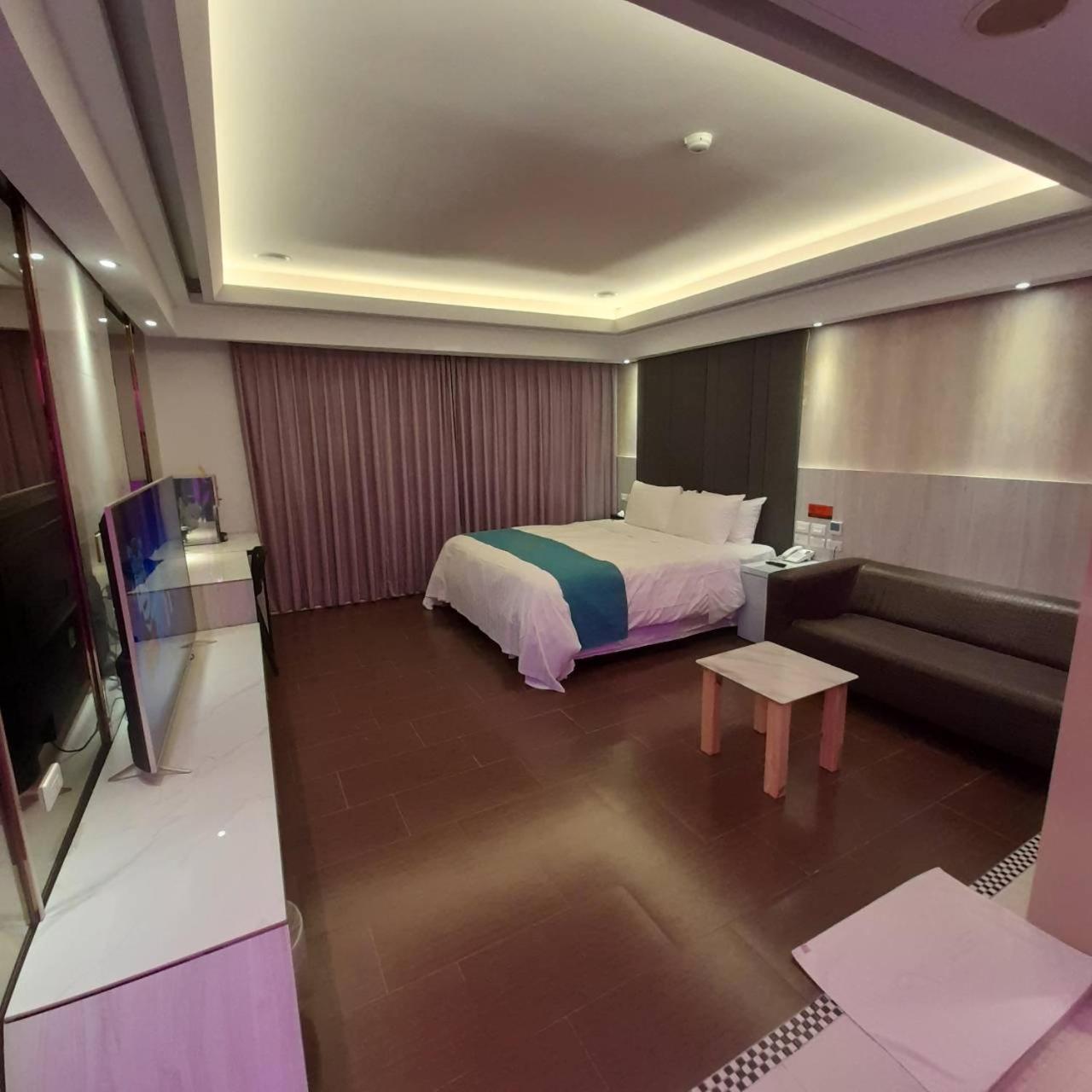 King Motel王者 桃園市旅館177號 Екстериор снимка