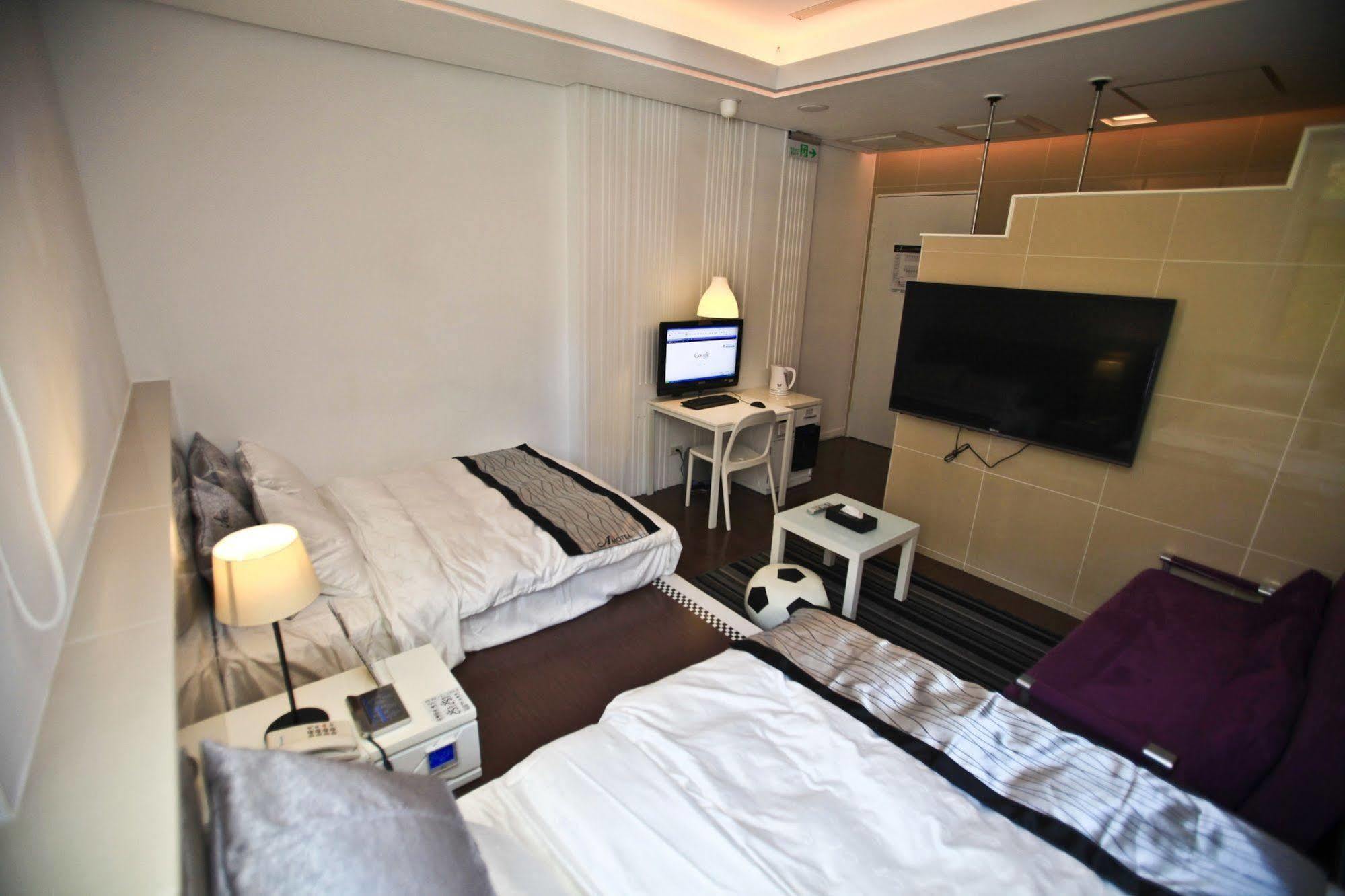 King Motel王者 桃園市旅館177號 Екстериор снимка